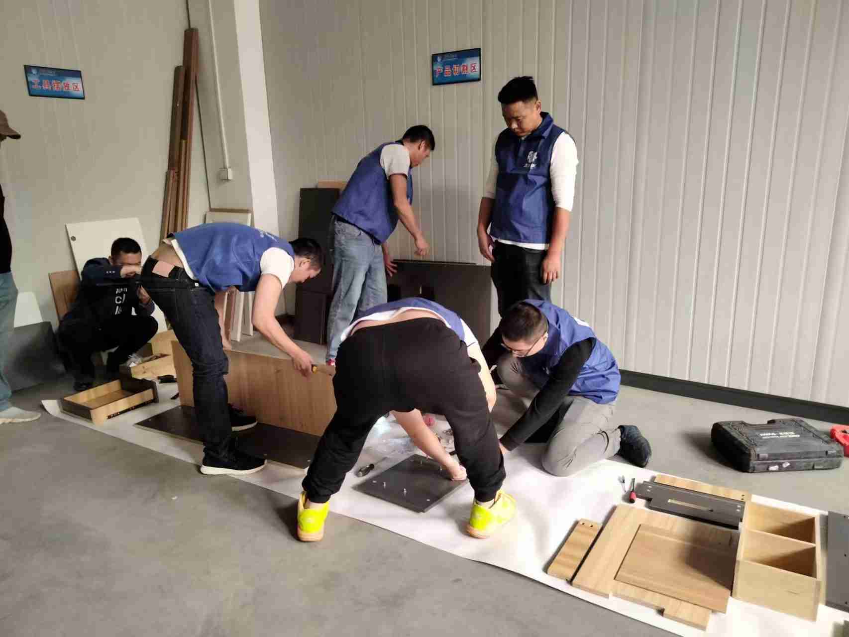 左右手商學(xué)院學(xué)員實訓(xùn)