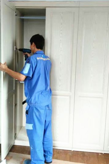 左右手安裝師傅告訴你，定制衣柜安裝需要注意這些