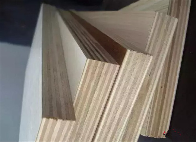 左右手家居安裝師傅告訴你，做衣柜應(yīng)該用什么板材？