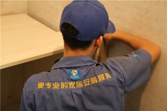 櫥柜安裝中如何處理煤氣管道、煙道管、燈線等問題