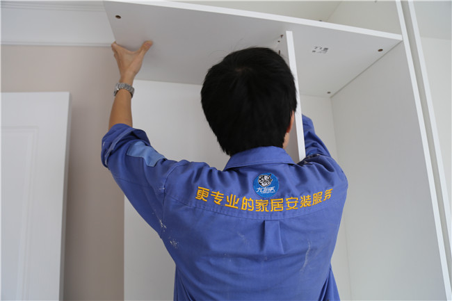 左右手，為您提供更專業(yè)的家具安裝服務(wù)