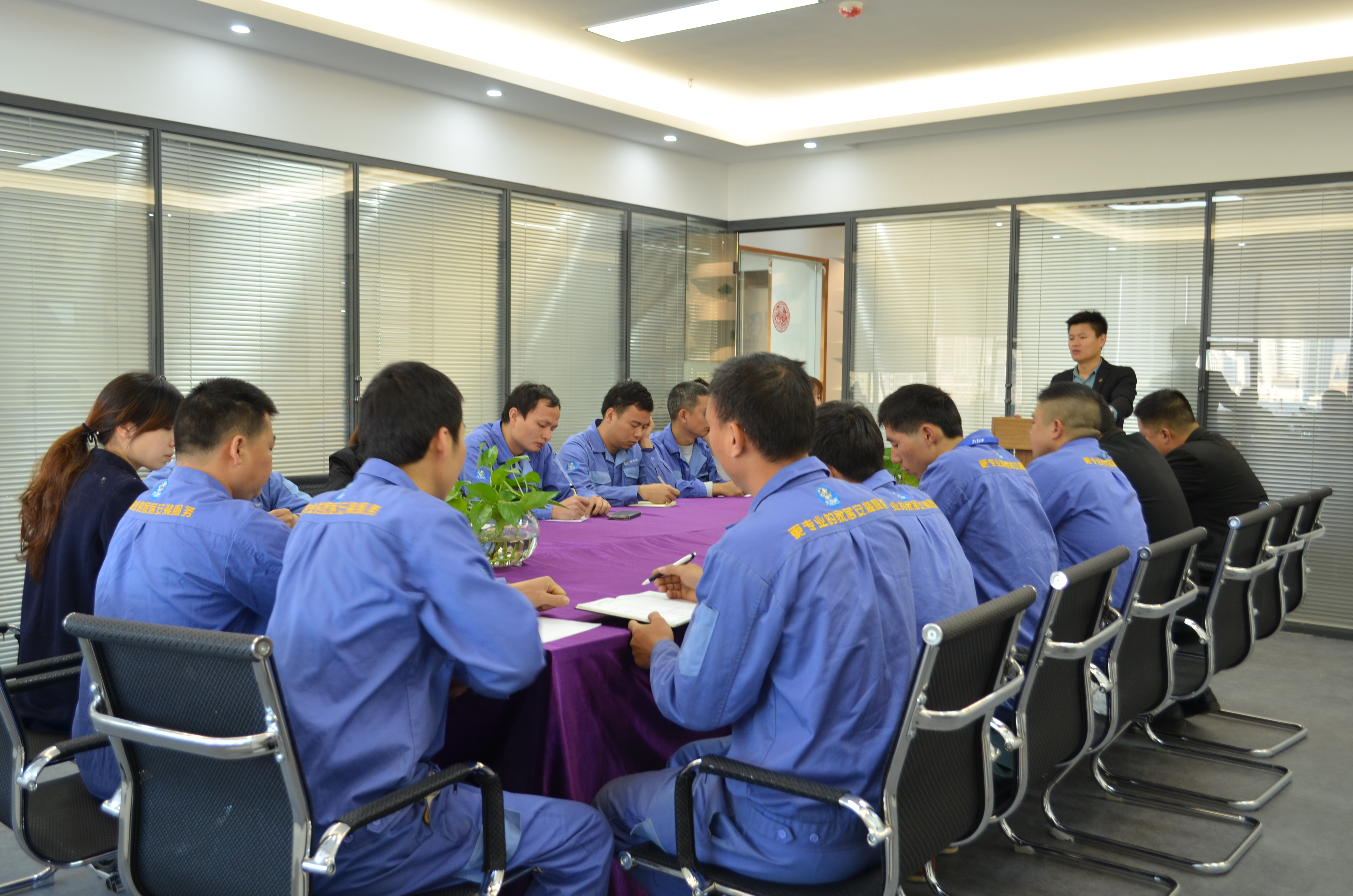 左右手2016年工作總結(jié)暨2017年工作部署大會順利召開