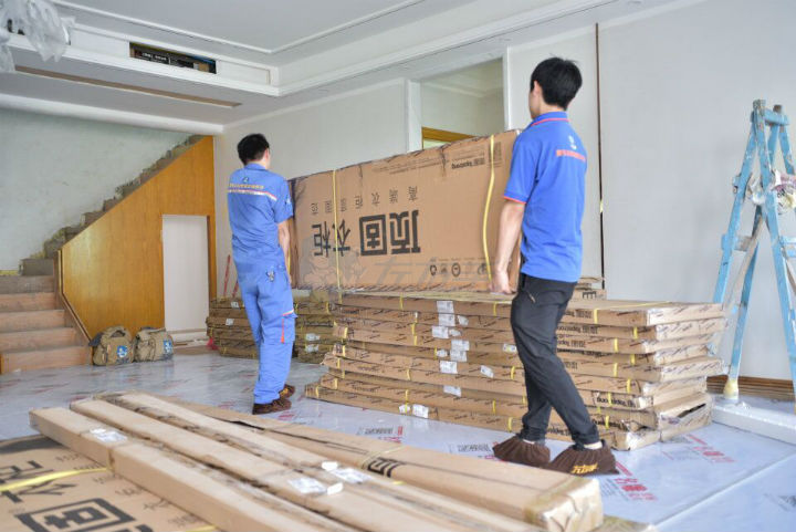 左右手家居安裝公司合作伙伴頂固敲鐘上市，定制家具上市公司再添強(qiáng)將！1