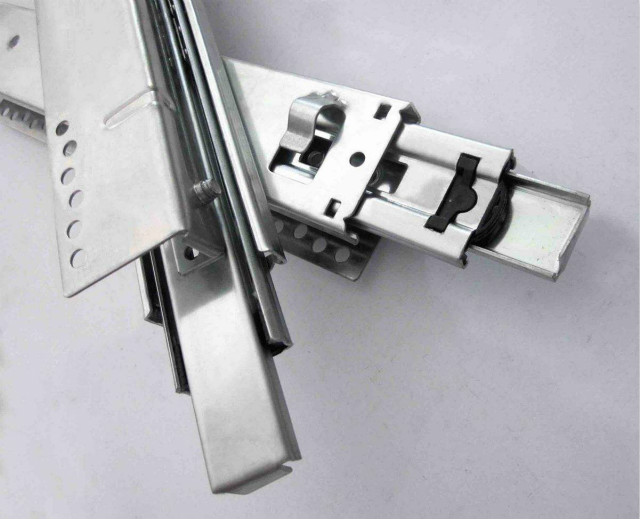 櫥柜拉籃滾珠滑條安裝方法，這種技巧教你安裝不費力