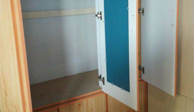 162衣柜推拉門的鏡子有什么好的安裝方法，步驟是什么？