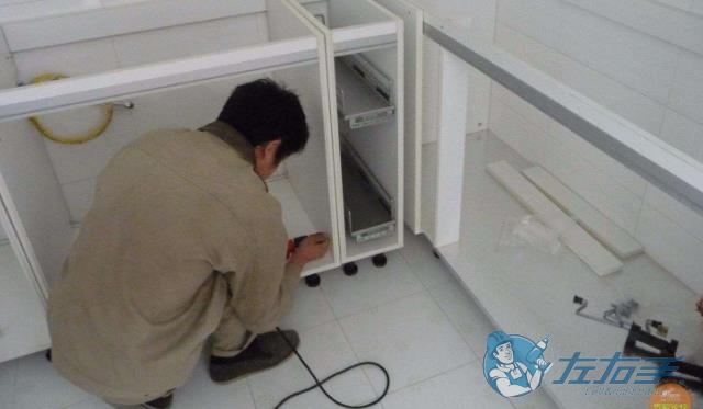 櫥柜上門維修如何收費(fèi)，櫥柜師傅上門維修報(bào)價(jià)