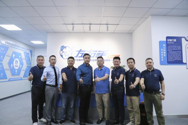 左右手成都總包商開業(yè)儀式取得圓滿成功！