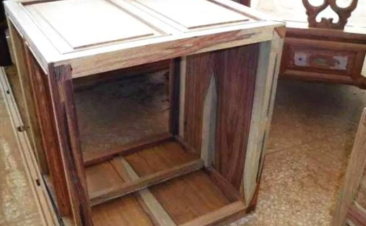 小件紅木家具出售：紅木家具市場“水很深”，假紅木家具是這樣特地“造”出來的！