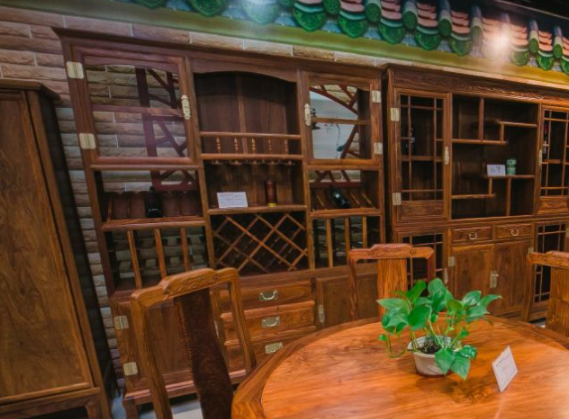 紅木家具高檔定制：紅木家具存在色差，是“天然賣點(diǎn)”還是“濫竽充數(shù)”？