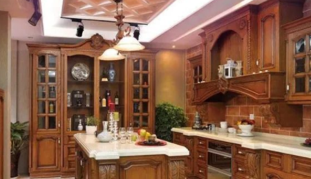 沈陽實木櫥柜品牌;實木櫥柜的優(yōu)點(diǎn)有哪些？實木櫥柜定制要注意什么？