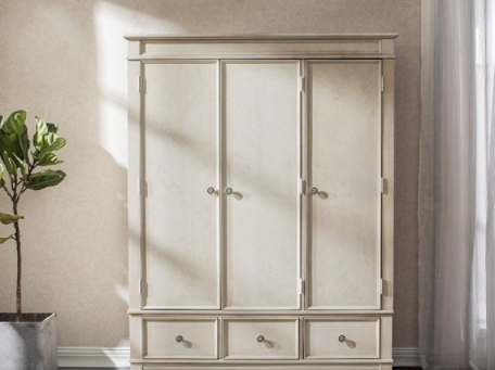 定制衣柜和成品衣柜的優(yōu)缺點(diǎn)，加盟哪個(gè)定制衣柜好？