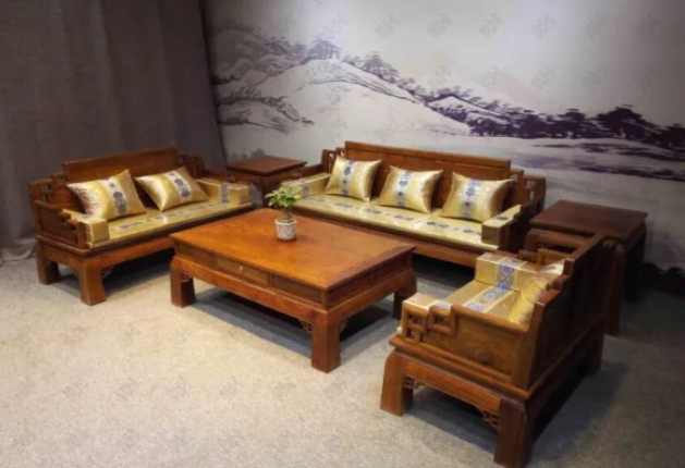 大葉紫檀家具：刺猬紫檀沙發(fā)五件套價(jià)格怎么樣，沙發(fā)保養(yǎng)技巧有哪些呢？
