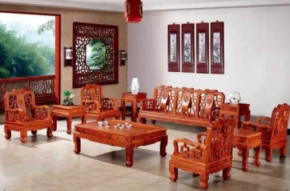 紅木沙發(fā)套：紅木沙發(fā)怎么選？四點(diǎn)建議及市場(chǎng)常見紅木沙發(fā)款式、特點(diǎn)