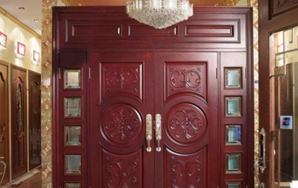 十大生態(tài)門品牌：實木門VS鋁木生態(tài)門，一場舊王與新秀的較量