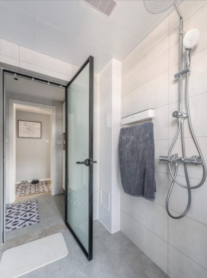 鋁合金家具鑄造：衛(wèi)生間門選鋁合金還是木門？