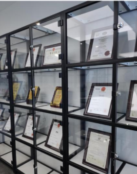 工業(yè)鋁型材配件：工業(yè)鋁型材展示柜有何優(yōu)點(diǎn)？