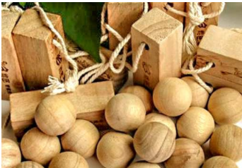 歐式衣柜布局：衣柜防蟲怎么選，樟腦丸還是香樟木？