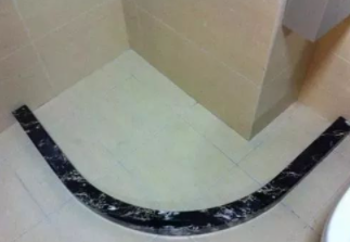 浴室裝修效果圖：你知道淋浴房石材擋水條的重要性嗎？又該如何安裝?