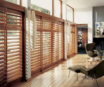 實木百葉窗：你家還在用布窗簾？不如看看這些高顏值的百葉窗