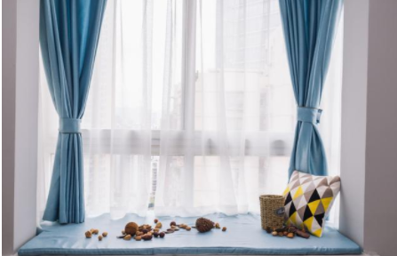 上海門窗加工：鋁合金門窗對比塑鋼門窗，哪個適合封陽臺？