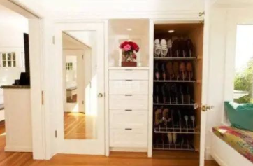 家居風(fēng)水禁忌：鞋柜擺放風(fēng)水禁忌有哪些,鞋柜放門(mén)外好還是門(mén)內(nèi)好