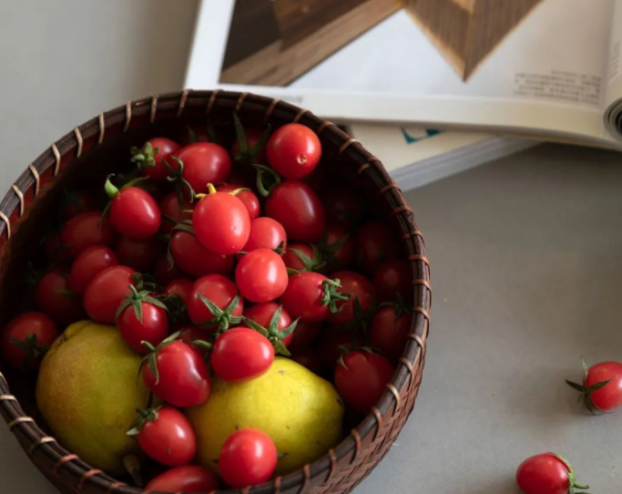 廚衛(wèi)裝修加盟：餐廚一體加中島，廚衛(wèi)水磨石，家具全實(shí)木