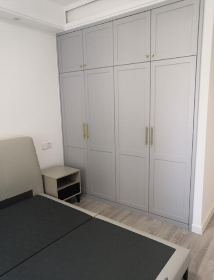 高端全屋定制加盟：全屋定制大衣柜超實用，簡約溫馨