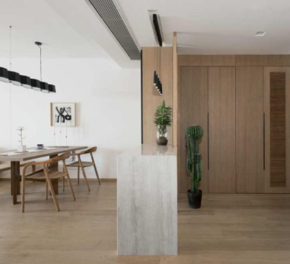 極家精裝房軟裝：對(duì)精裝法式進(jìn)行拆改，去除繁瑣裝飾，搖身變成清新原木風(fēng)