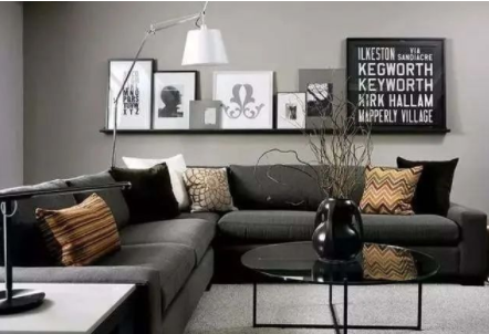 室內(nèi)客廳是裝吊燈好還是吸頂燈好？