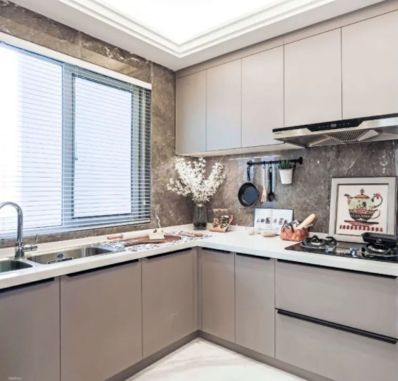 【櫥柜定制加盟】定制櫥柜要選什么板材？環(huán)保等級要達(dá)到多少？五金件怎么挑？