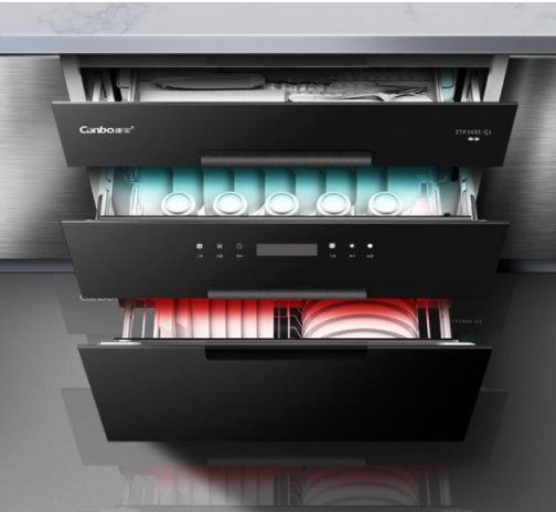 北京實木櫥柜門板：立柜柜門不齊是怎么回事？能否自行處理？