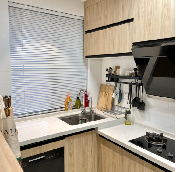 家裝窗簾軟裝效果圖：廚房該裝窗簾嗎？你們家廚房有窗簾嗎