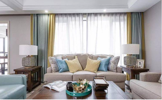 【家居窗簾布藝加盟】家庭輕奢風(fēng)格窗簾，家居布藝的軟裝搭配技巧