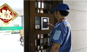 左右手家具安裝師傅上門服務(wù)過程 左右手家具安裝師傅上門服務(wù)過程